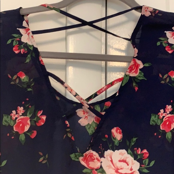 BNWT Blue Floral Blouse - Picture 6 of 6